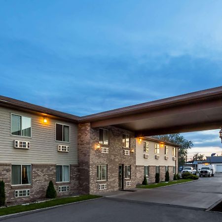 Super 8 By Wyndham Rexburg Hotel Exterior photo